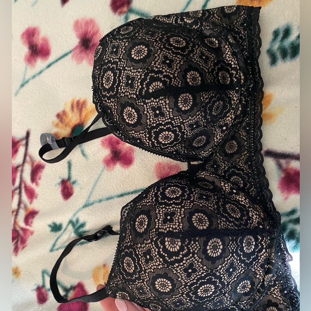 Black lace bra, 34C cup, push-bra
